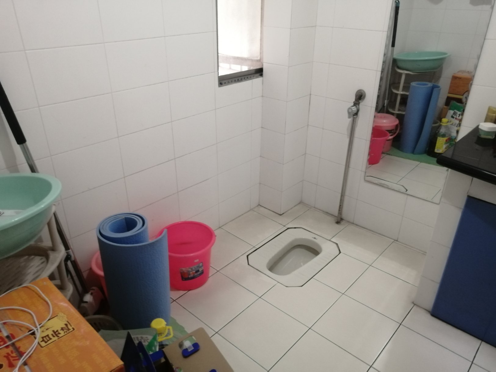 实验 正对面装修三房，步梯好楼层，带地下室