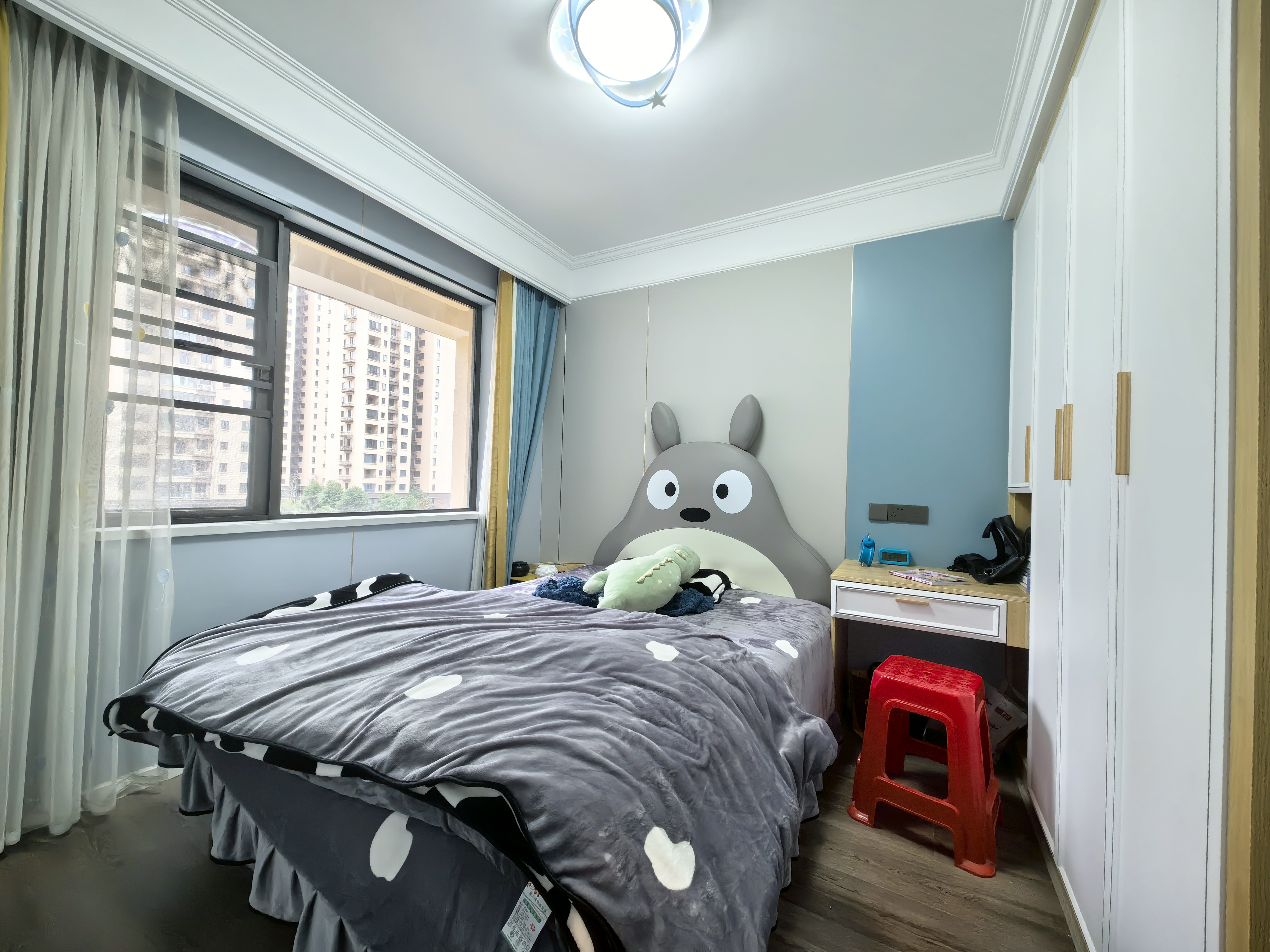 荣怀极地世家.电梯小高层一梯一户.精装四房..证件满二.看房方便