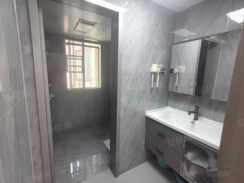 城南，新城‬名都，一梯‬一户，拎‬包住，人车分流，纯边户，精装大三房