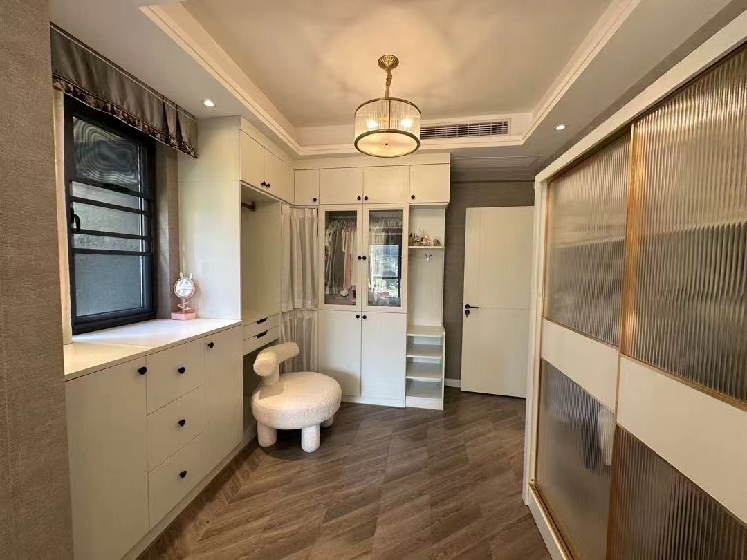 2，业主诚意出售，单价5300，包过户，御台公馆，精装两房，全屋中央空调，暖气片