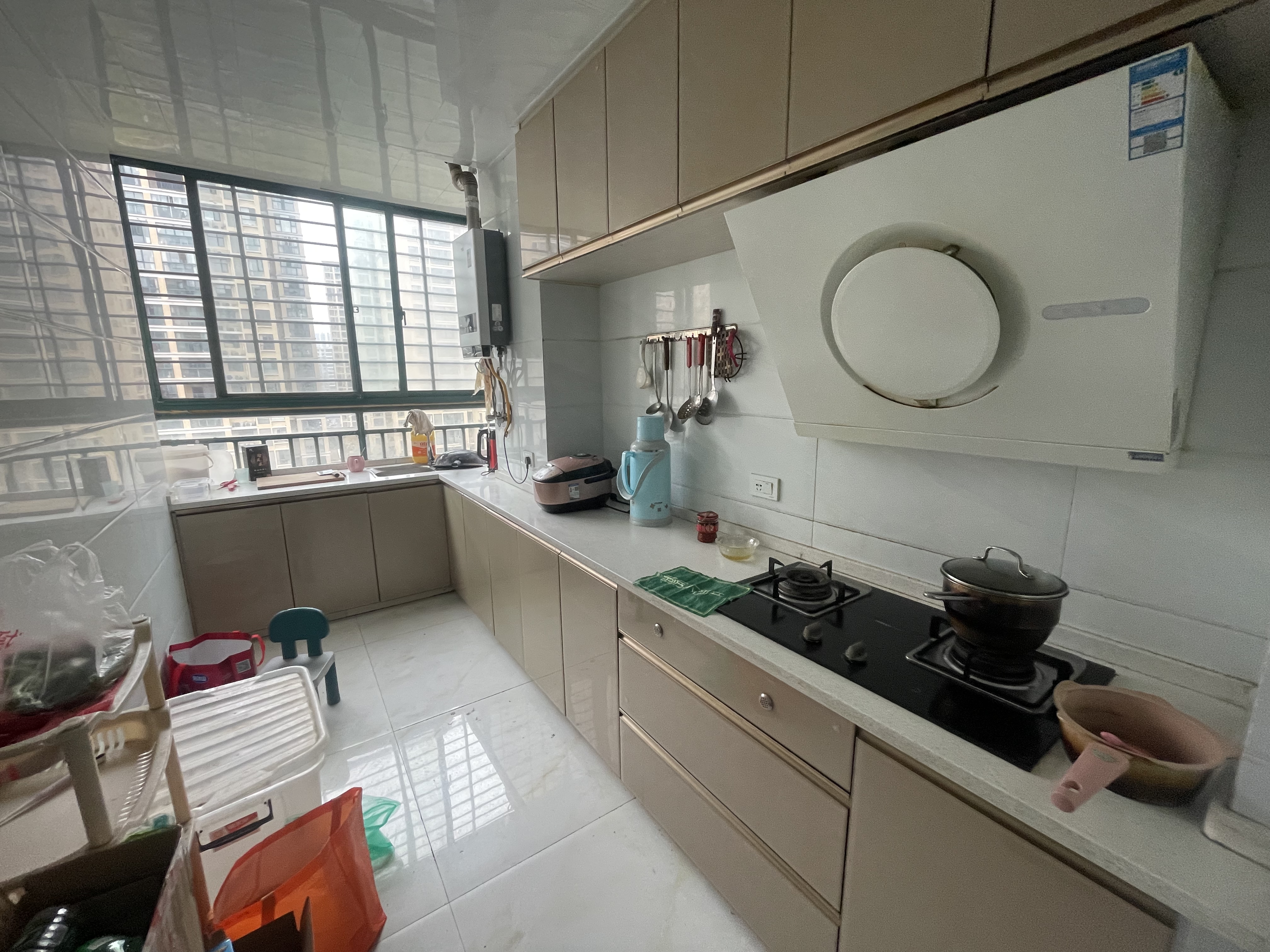 城南.新城一号.满五.精装三房.带车位一起.楼下就是.幼儿园.