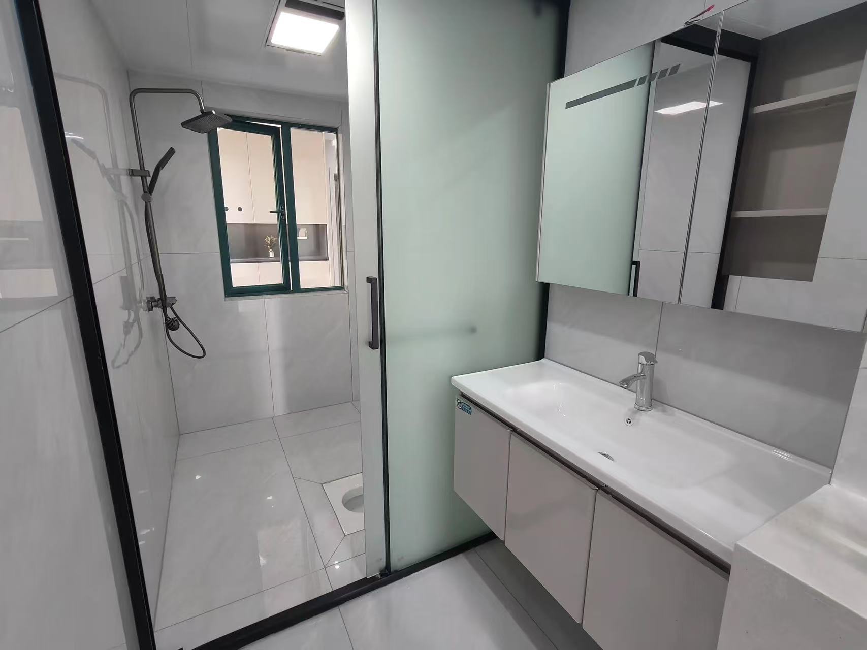 城南，新城1号五期，精装三房两卫，全新装修，好楼层，拎包入住