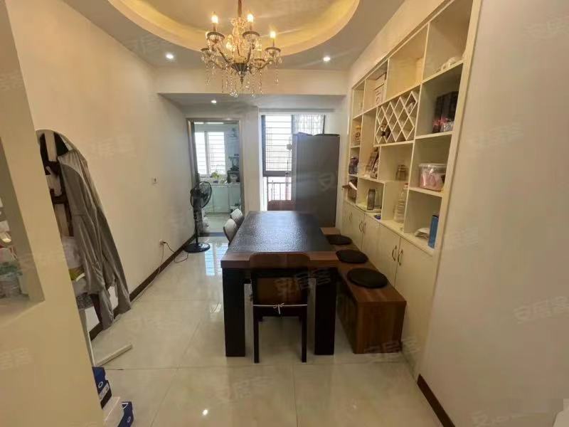 154，亏本出售，和合国际，，电梯17楼，精装三房，东边户，单价5200，证件有惊喜