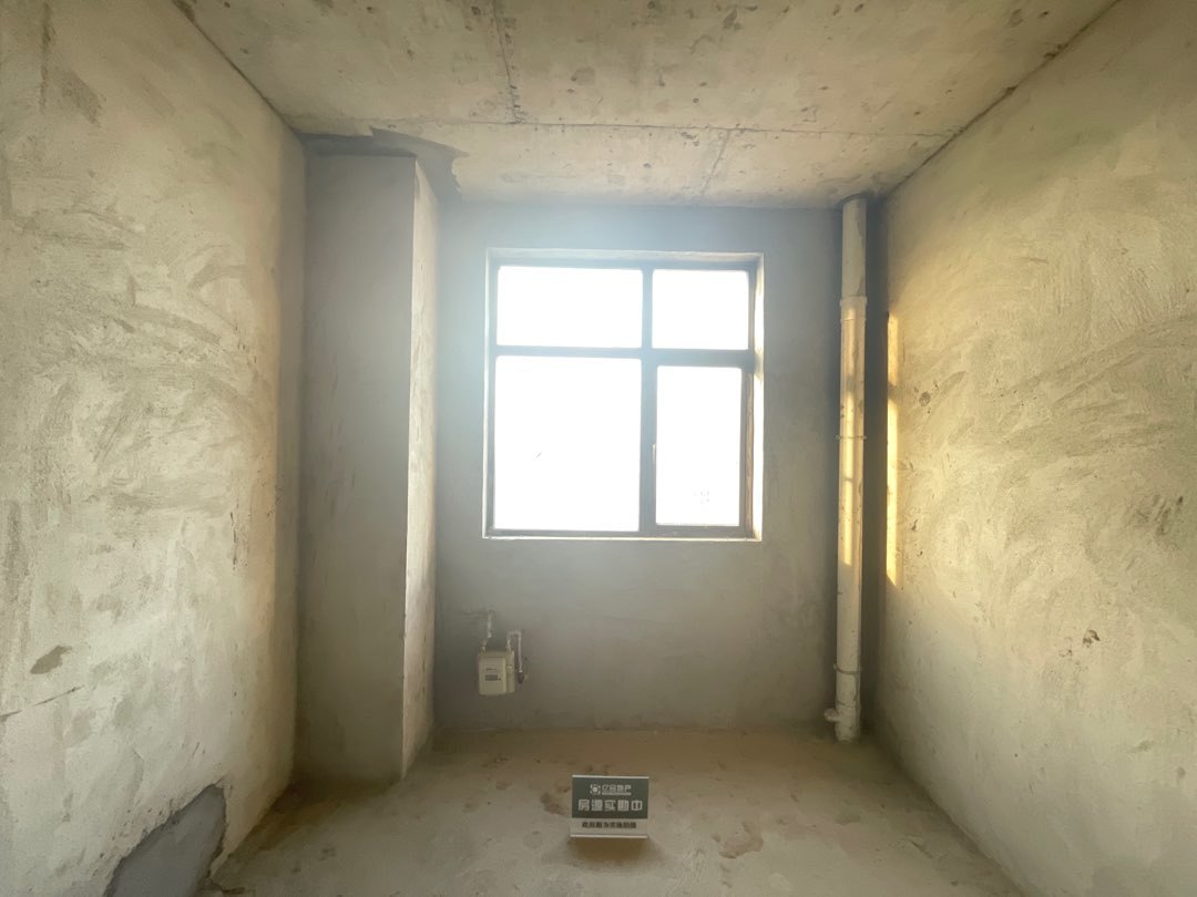 亏本出售，颐和公馆，单价3680，中间楼层，东边边户。性价比高，证满二