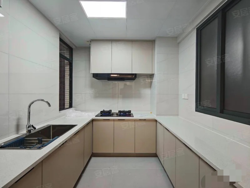 城南，城市丽景，精装3房，单价不到5500，双阳台，边户，小高层满二