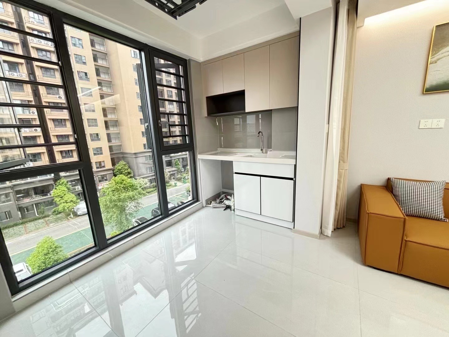 房东降价8w，速度捡漏，仙桃城南，次新小区，全新装修，精装三房，证满二