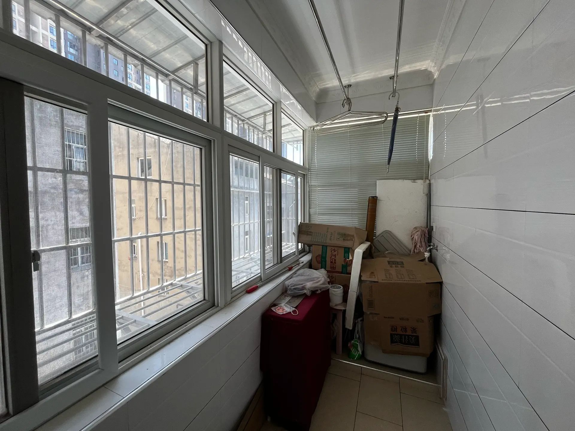 黄荆雅园3楼的电梯房2室2厅1卫精装修优价出售！