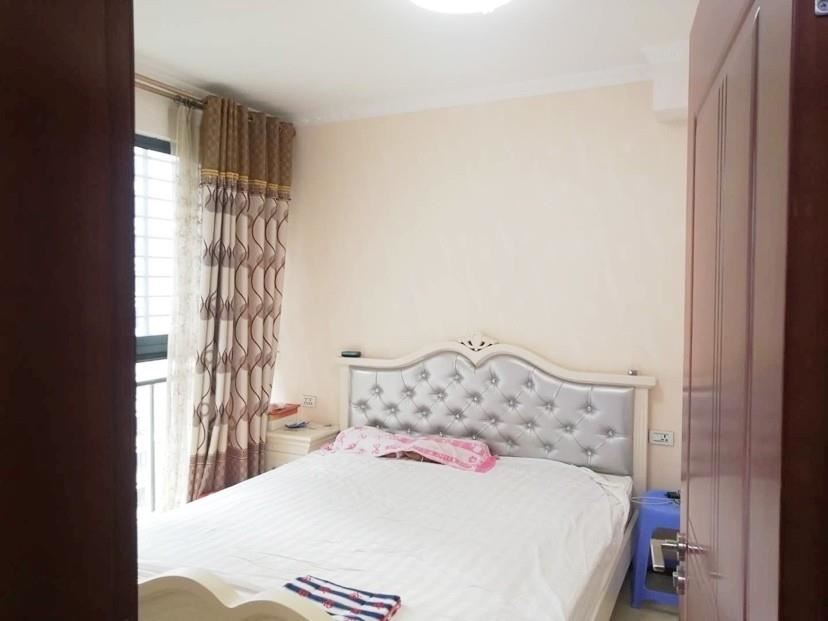 和合国际精装三房，装修的房子只卖毛坯的价钱，电梯中间楼层证满两年看房方便