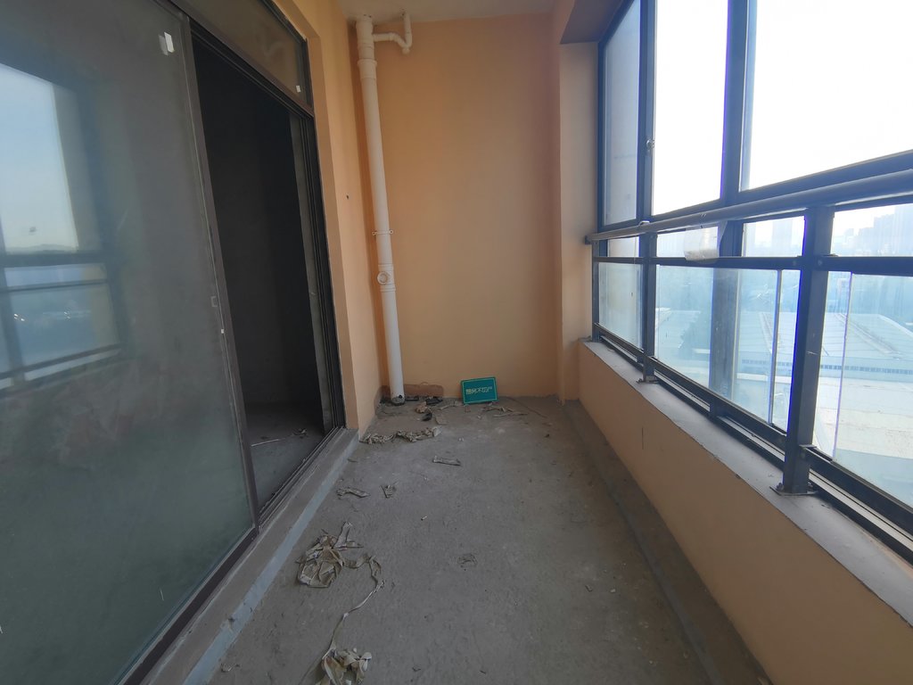 城东绿洲新城电梯毛坯大三房多功能户型证满二