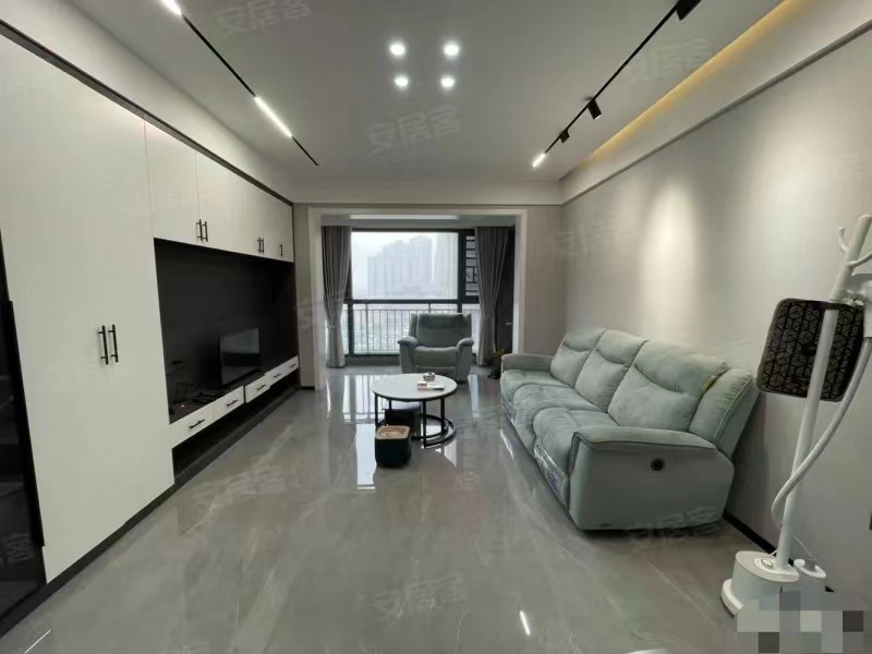 301，仙桃晓学对面，学府名都，精装三房，9.9成新，诚心出售，中间楼层，新三中