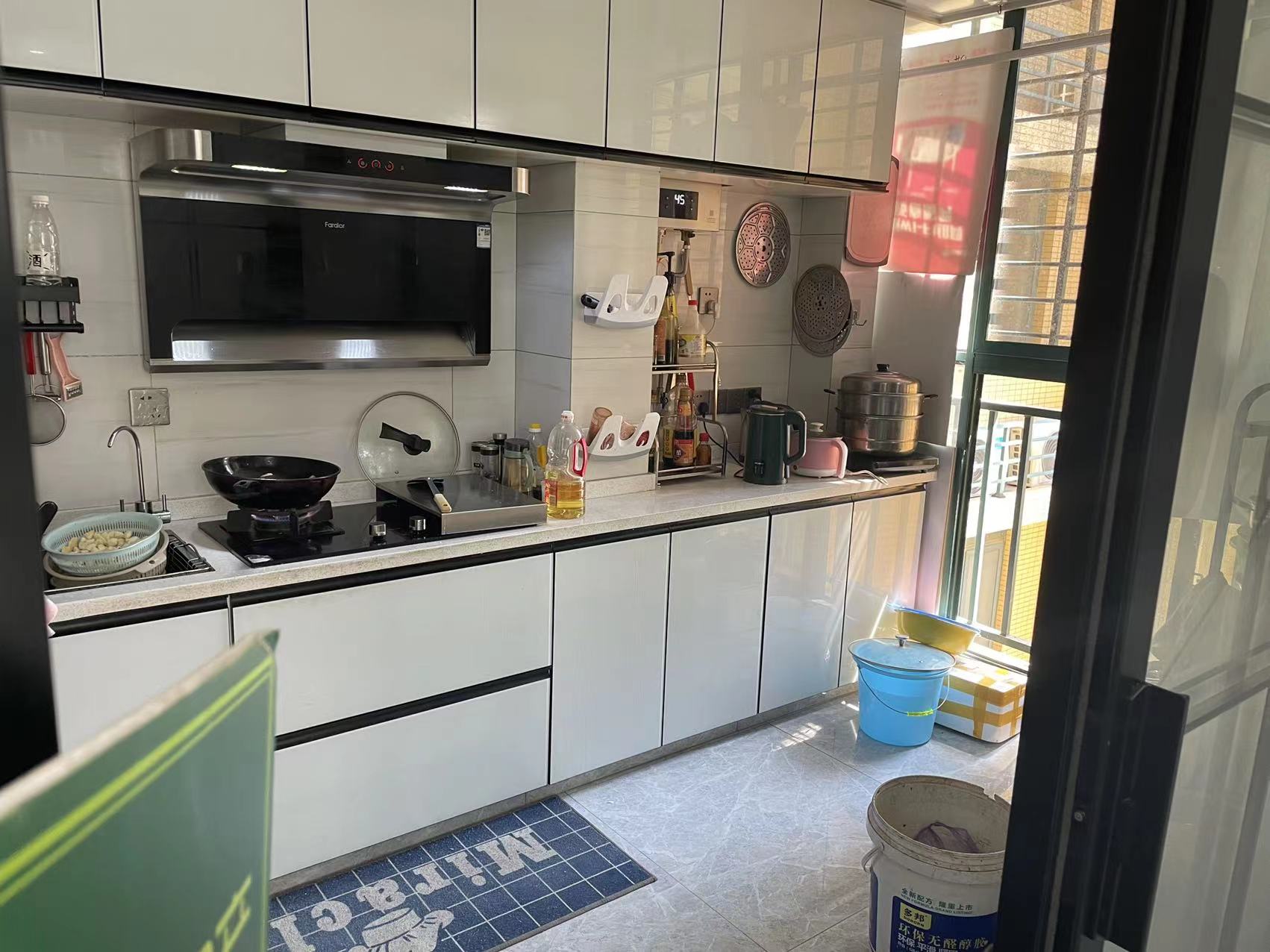 新城一号一期，送车位，晓學门口，全新装修，拎包入住，证满二，采光好，视野好，小区环境好