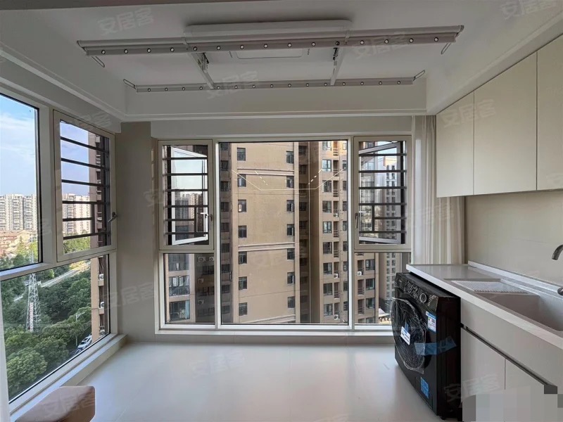 城南，沔阳公馆，电梯13楼，老证，精装三房二卫，业主诚心出售