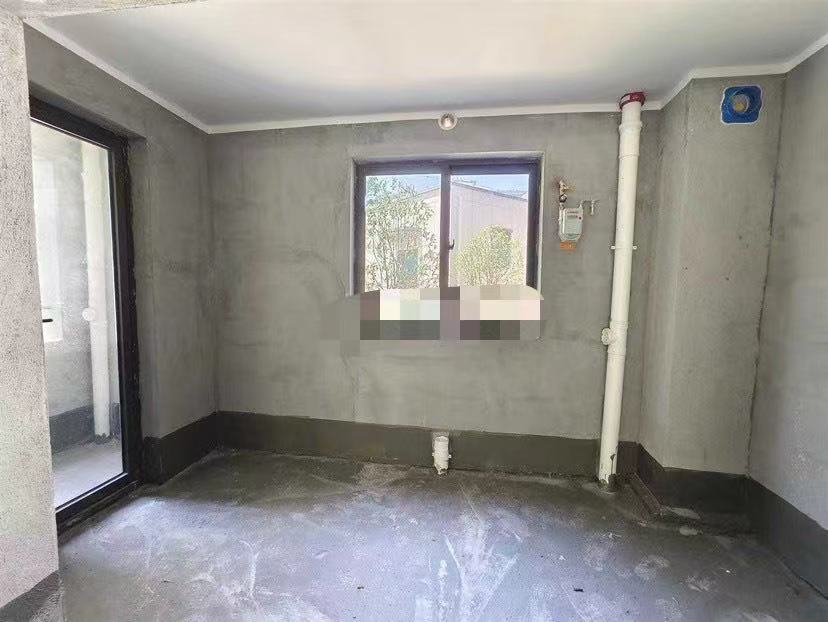 118，房东亏本出，吾悦捡‬漏房，单价4700+，​边户大三房，