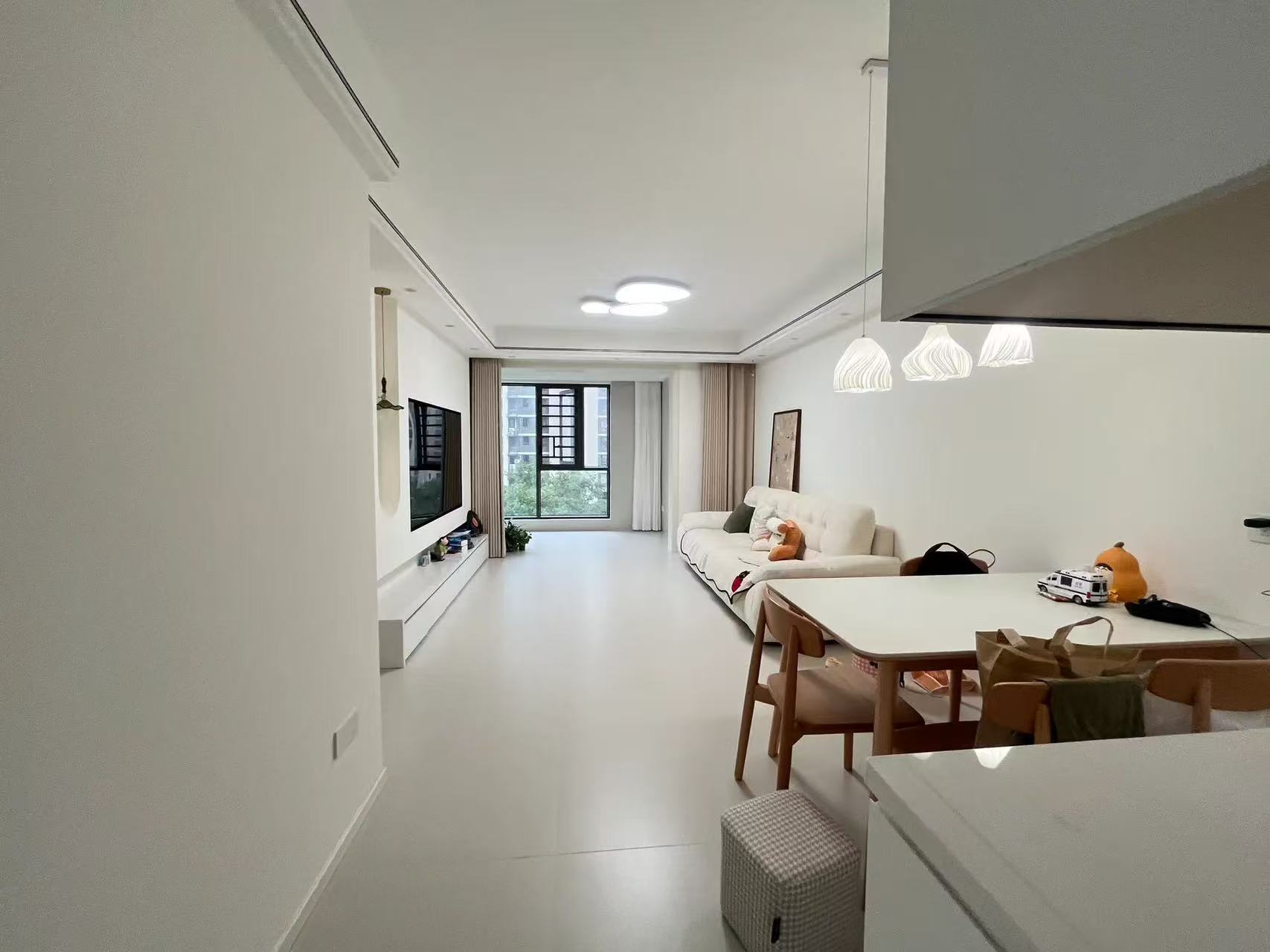 城南，吾悦广场，现房，全新装修，好楼层，精装3房，大阳台