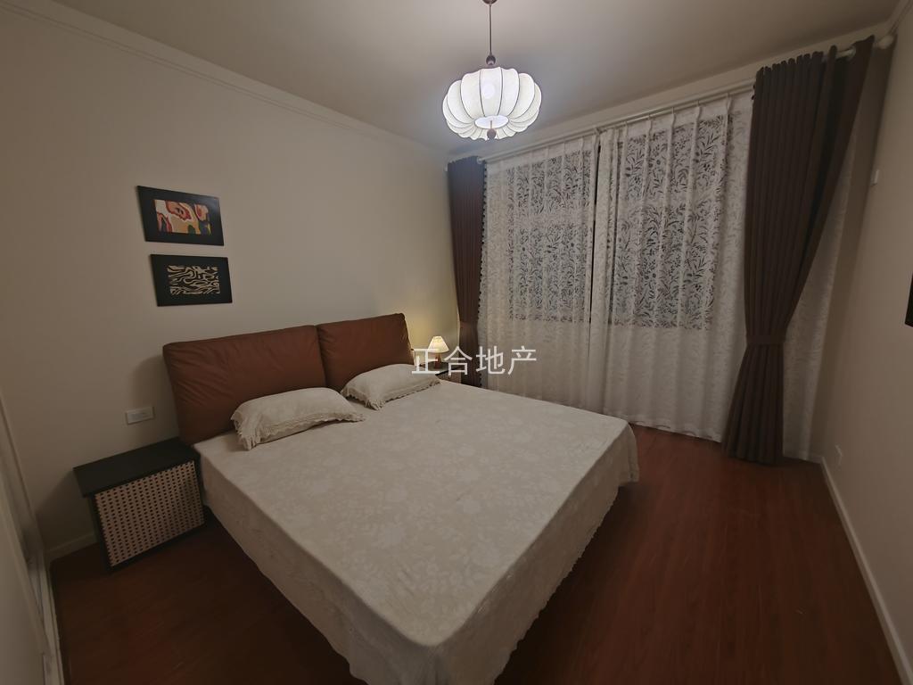 降价了，流潭公园对面，精装大三房二卫，单价2970，南北通透，成色新，新八中四中