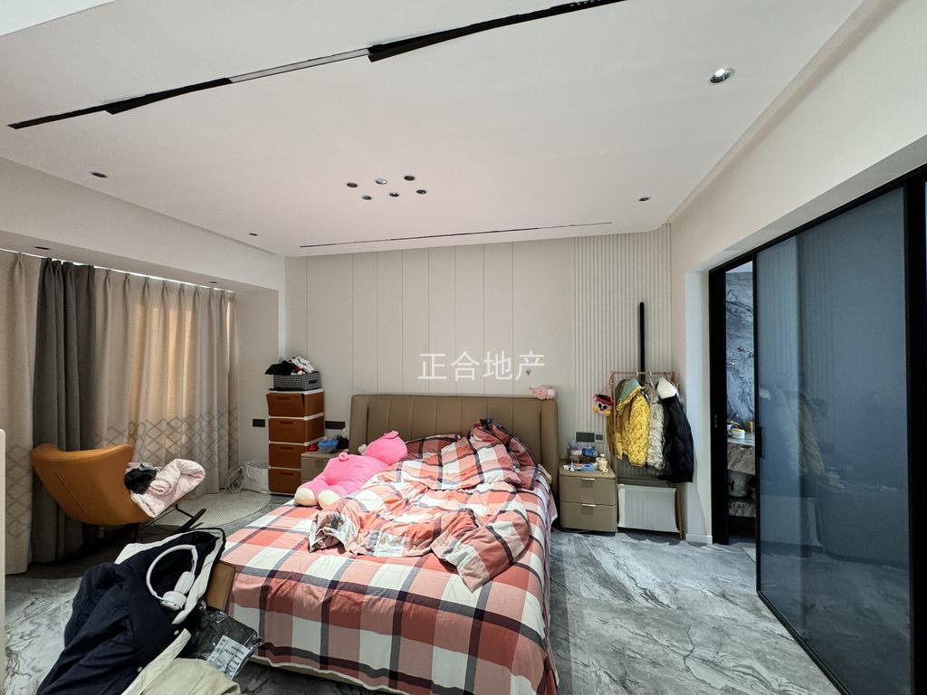 南国明珠精装修三房二卫好楼层证满二