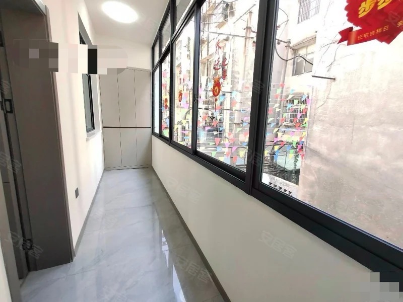 降价了，武商旁边，精装三房两卫，步梯2楼，二中+四中+龙华山晓学，证满二，南北通透，有院子停车