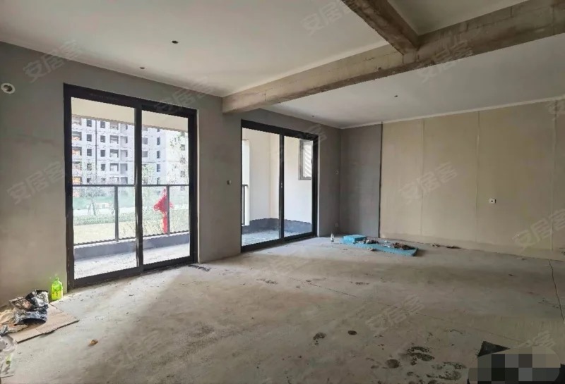 业主急售，吾悦广场，chao便宜一套，现房，毛坯三房，能接受2楼来看