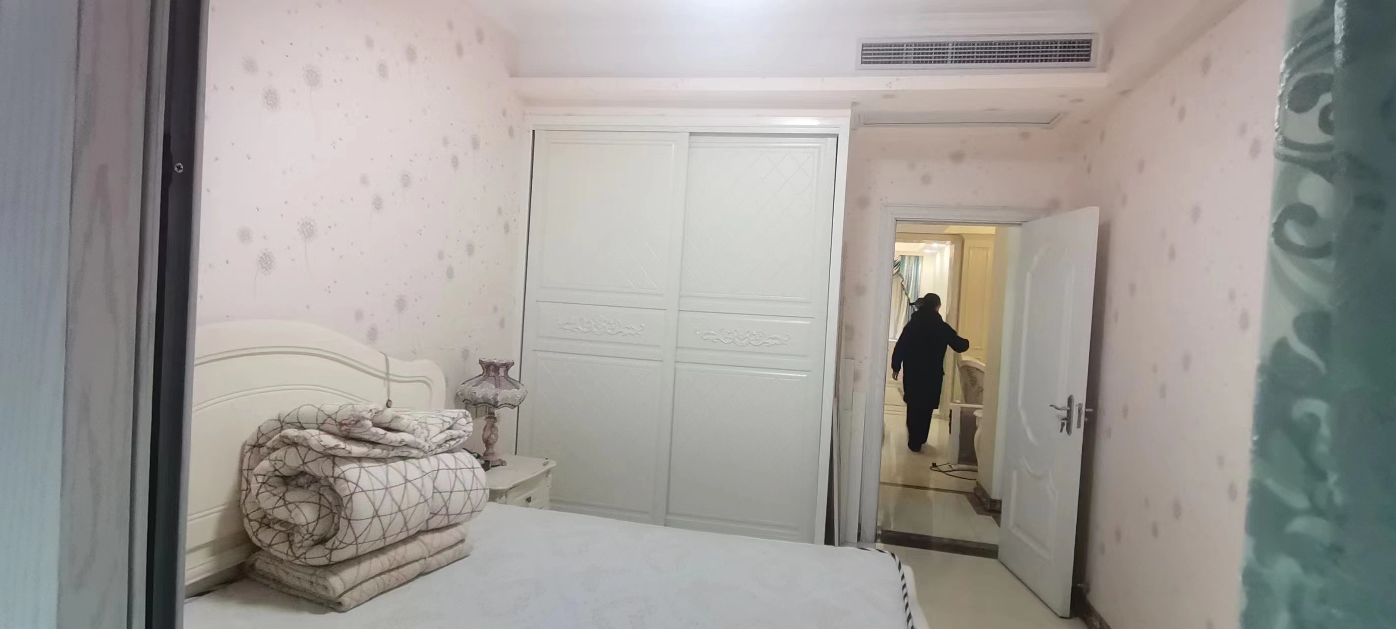 上林仙苑.精装三房.带200平的院子可以种花种菜.看房方便