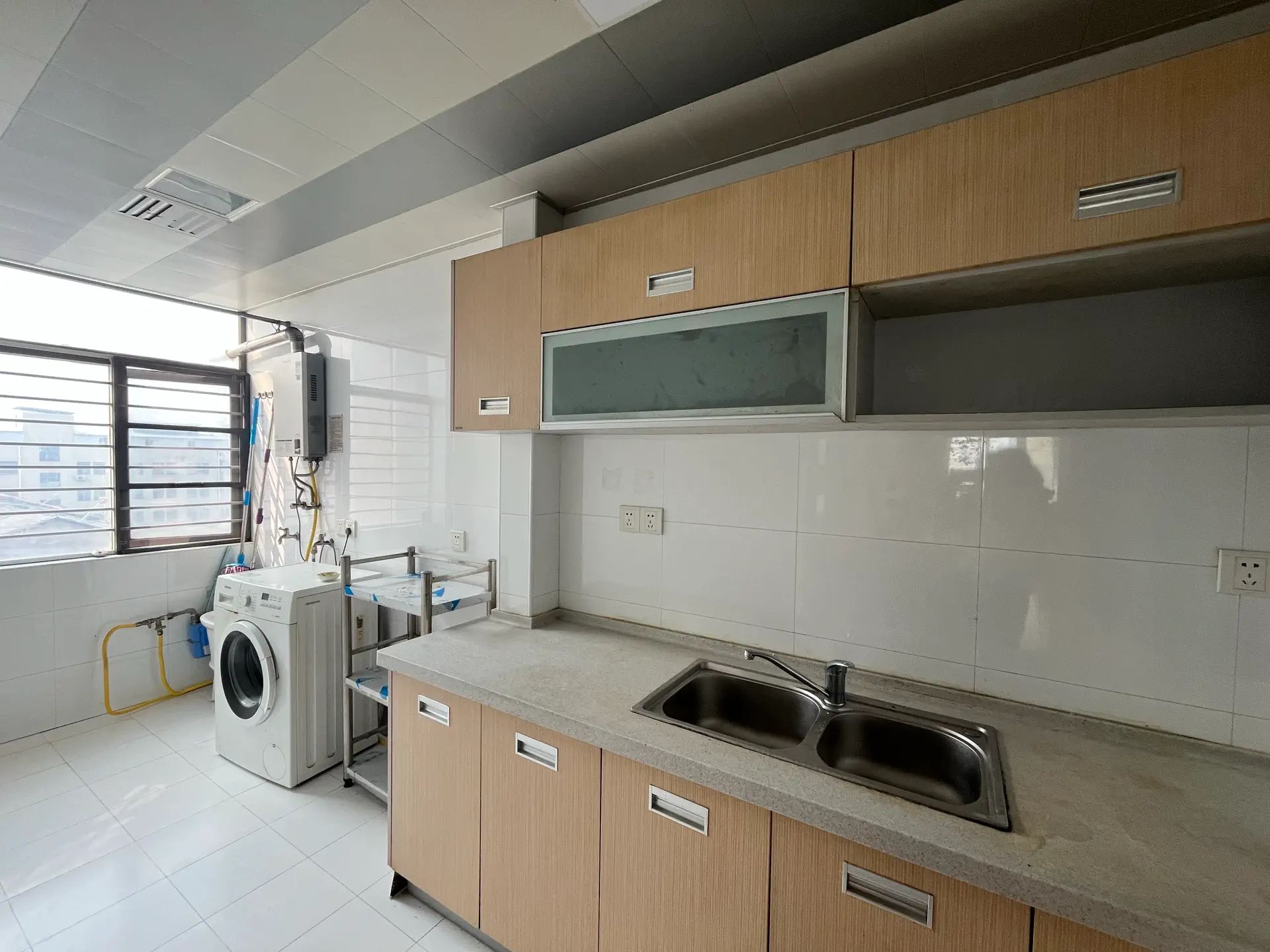 捡漏，商城附近，阳光一品，电梯精装大两房，中间好楼层