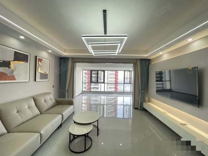 降价了，房东急售，城南福星城，全新装修。电梯中层，送30平大阳台，南北通透