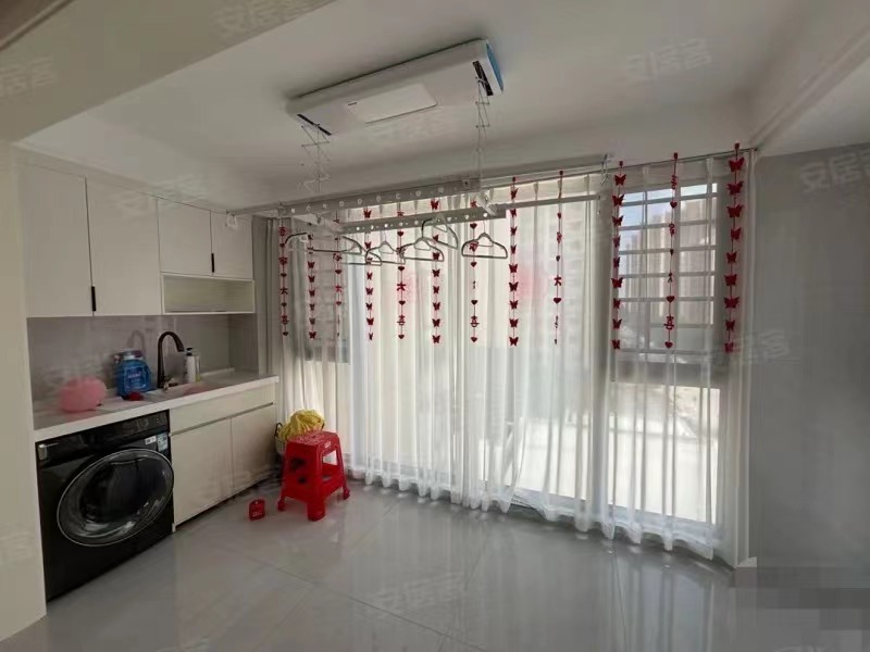 诚心出售，满庭春，全新装修，边户，一天未住，拎包即住！南北通透