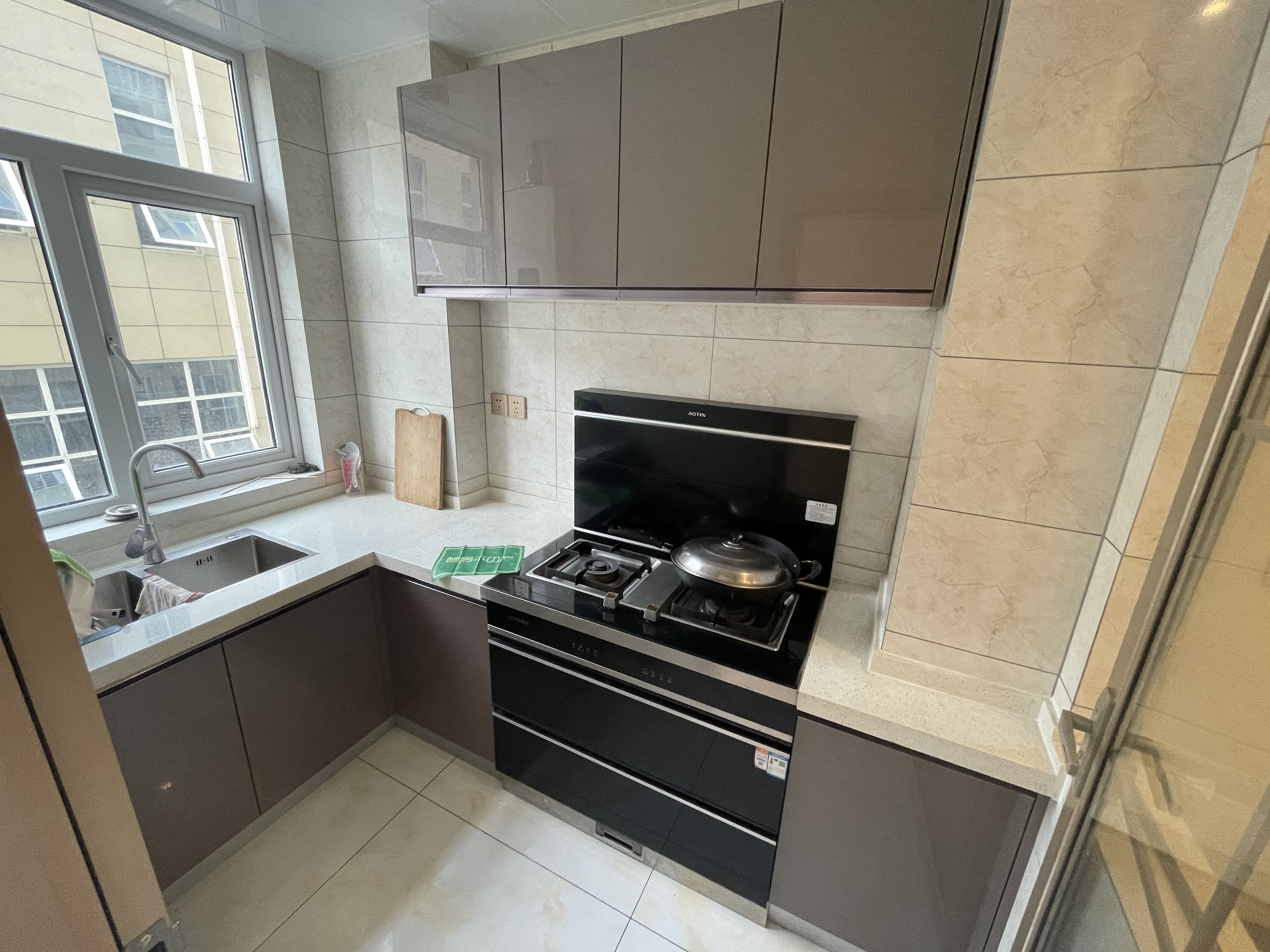 大洪万福广场邻里惠公寓带天然气看房方便两房精装修沔中旁边优秀的很