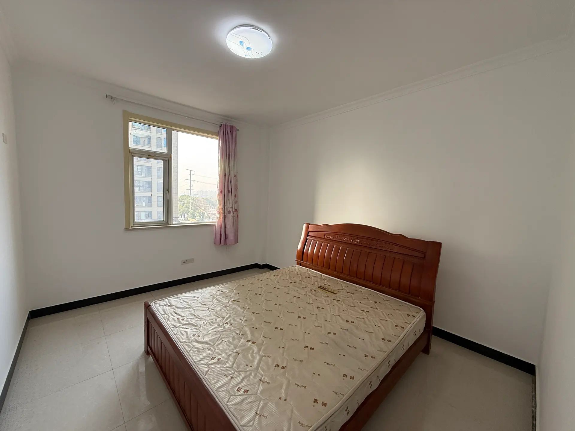 快来捡漏，仙桃xiao学旁，中央华府，精装三房，单价3700左右，1梯2户，好楼层