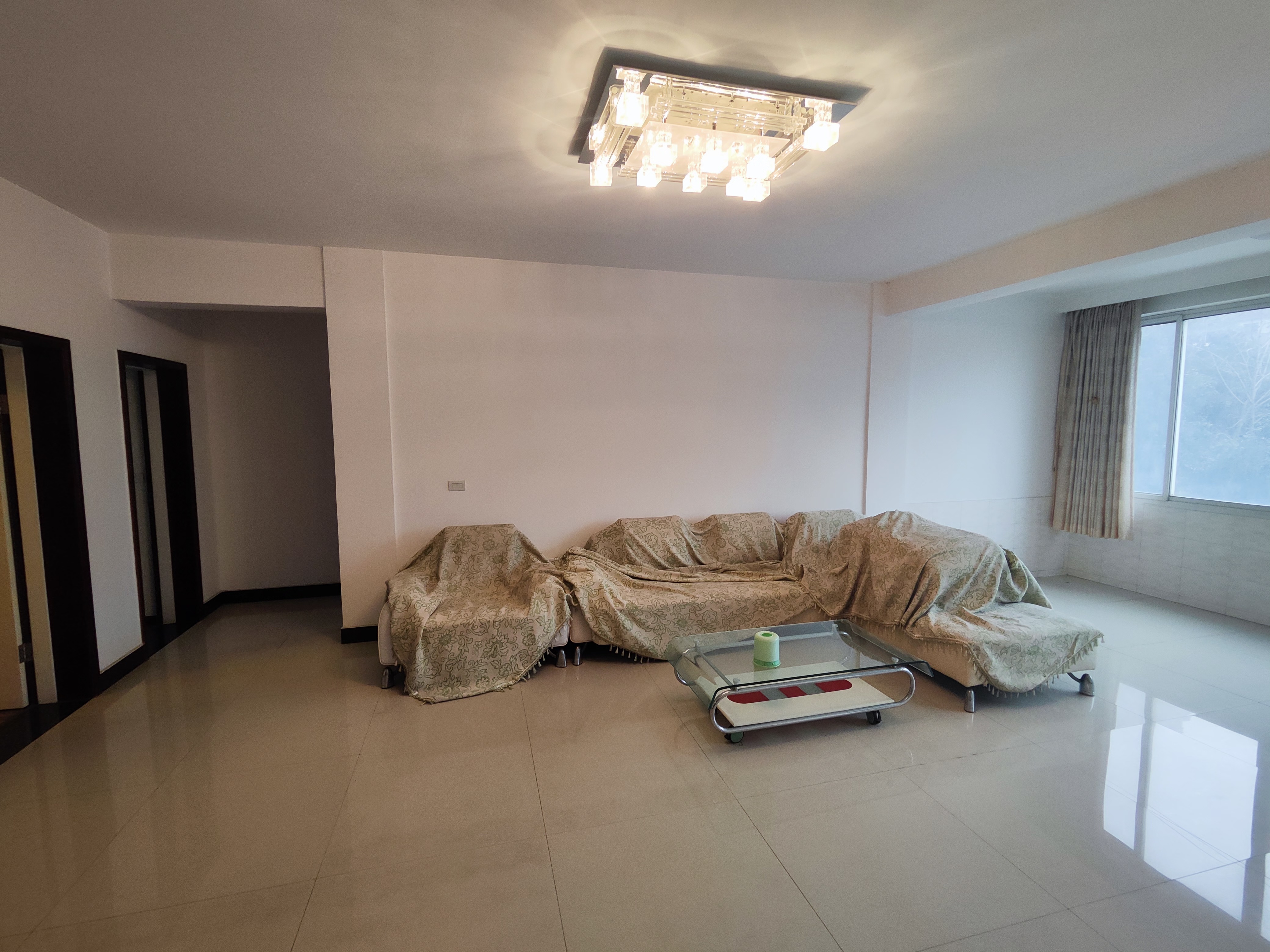 恒迪附近 不动产单位宿舍 带地下室前面无遮挡 停车方便  闹中取静  看房方便