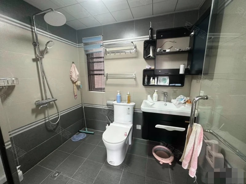 急售，新城一号5期，电梯洋房，精装3房2卫，好楼层6楼，诚心出售，证满二