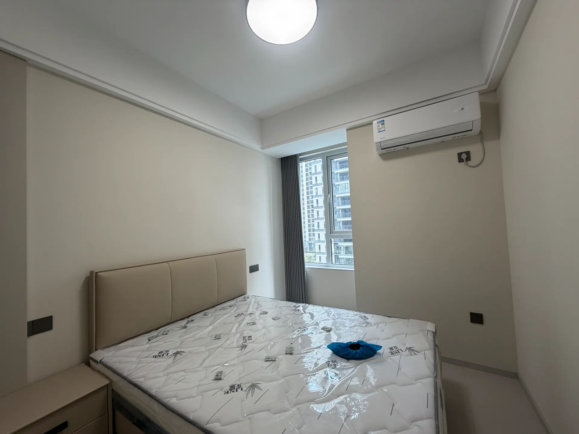 双书包，风和日丽，精装三房两卫，全新装修家，家电齐全，证满二带车位。