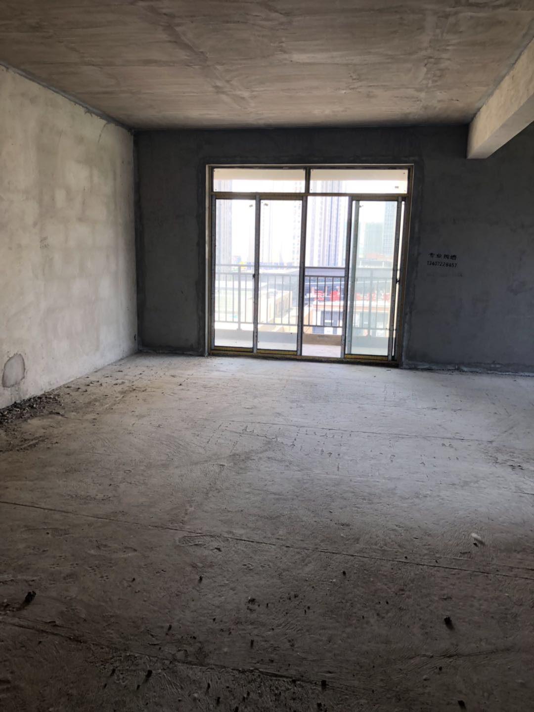 元泰未来城B区南北通透端头房源彩光明亮，景观阳台