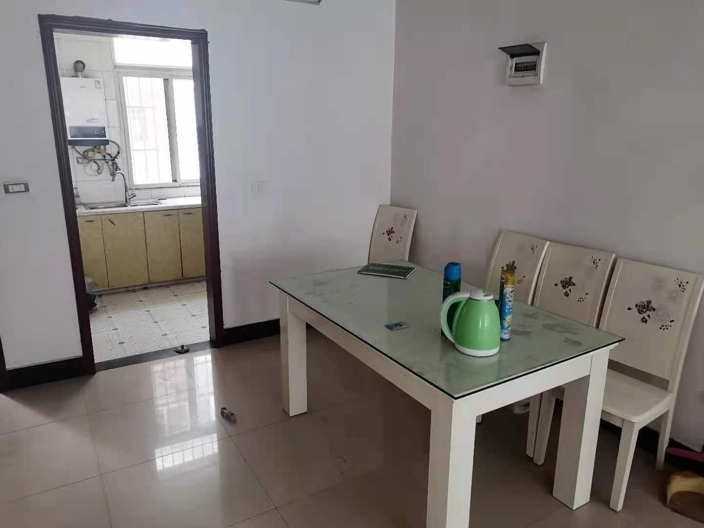 钱沟菜场旁边步梯三楼精装大三房老证诚心出售