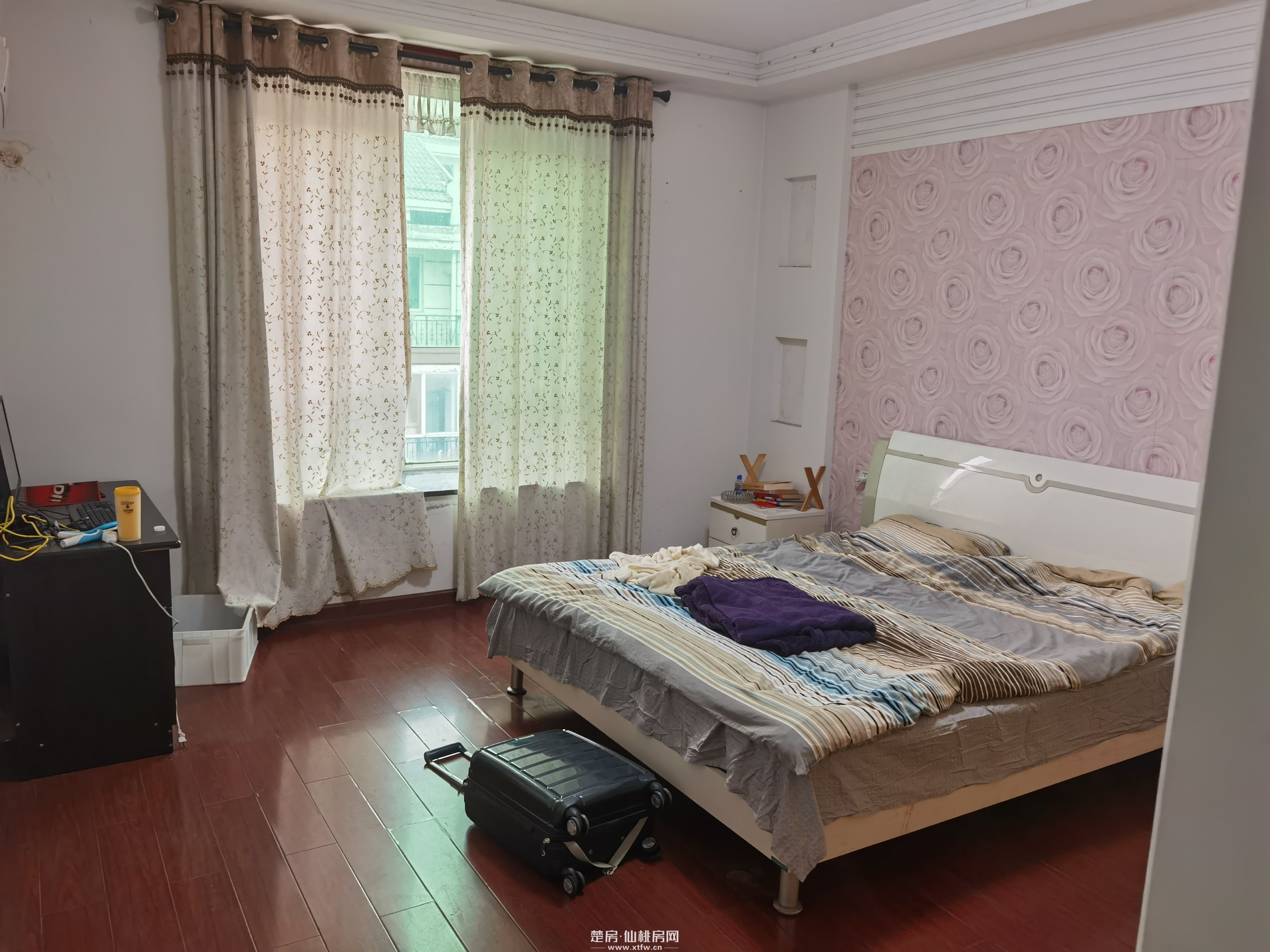 仙桃一中花园复式255平米精装修60万