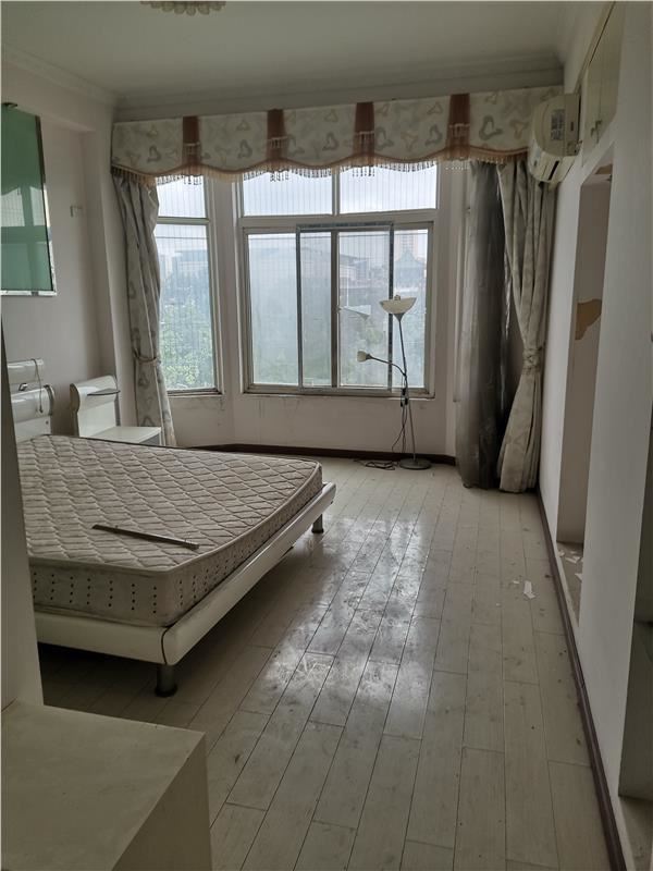 宏运名居，步梯中层，证满五年，价格美丽看房 看