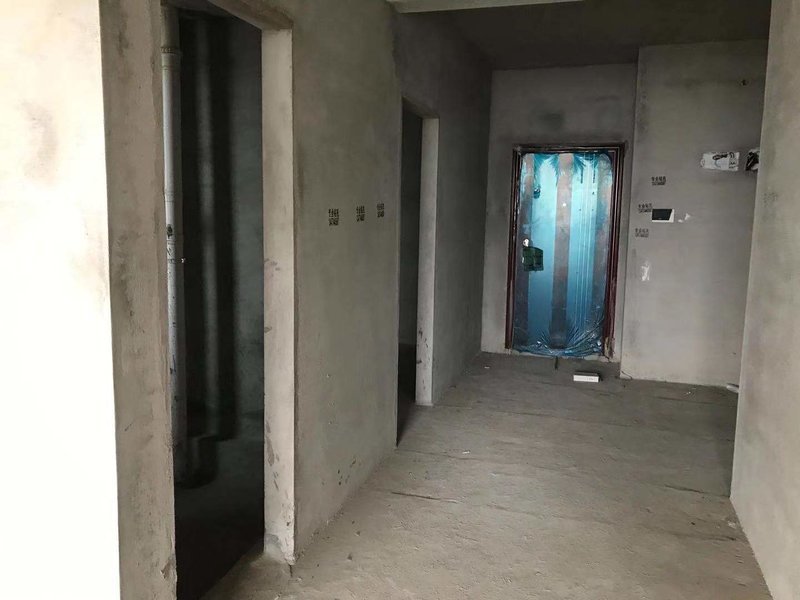 时代天骄城西时代天骄毛坯南北通透中间楼层看房方便诚意出售