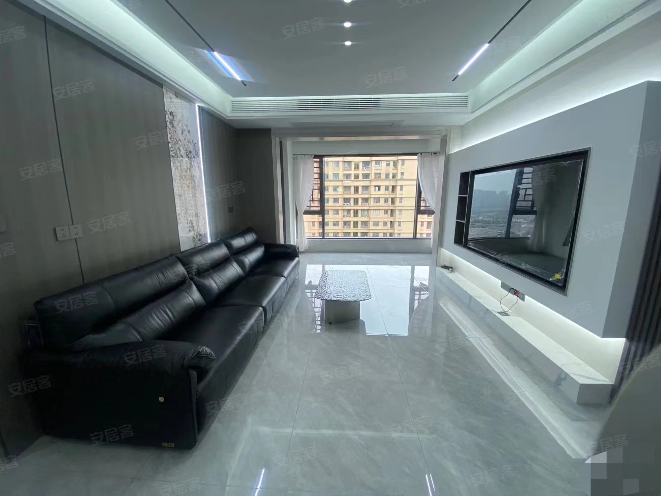 11，业主诚心出售，城南御台公馆，精装边户三房，全新装修，证满二，电梯好楼层