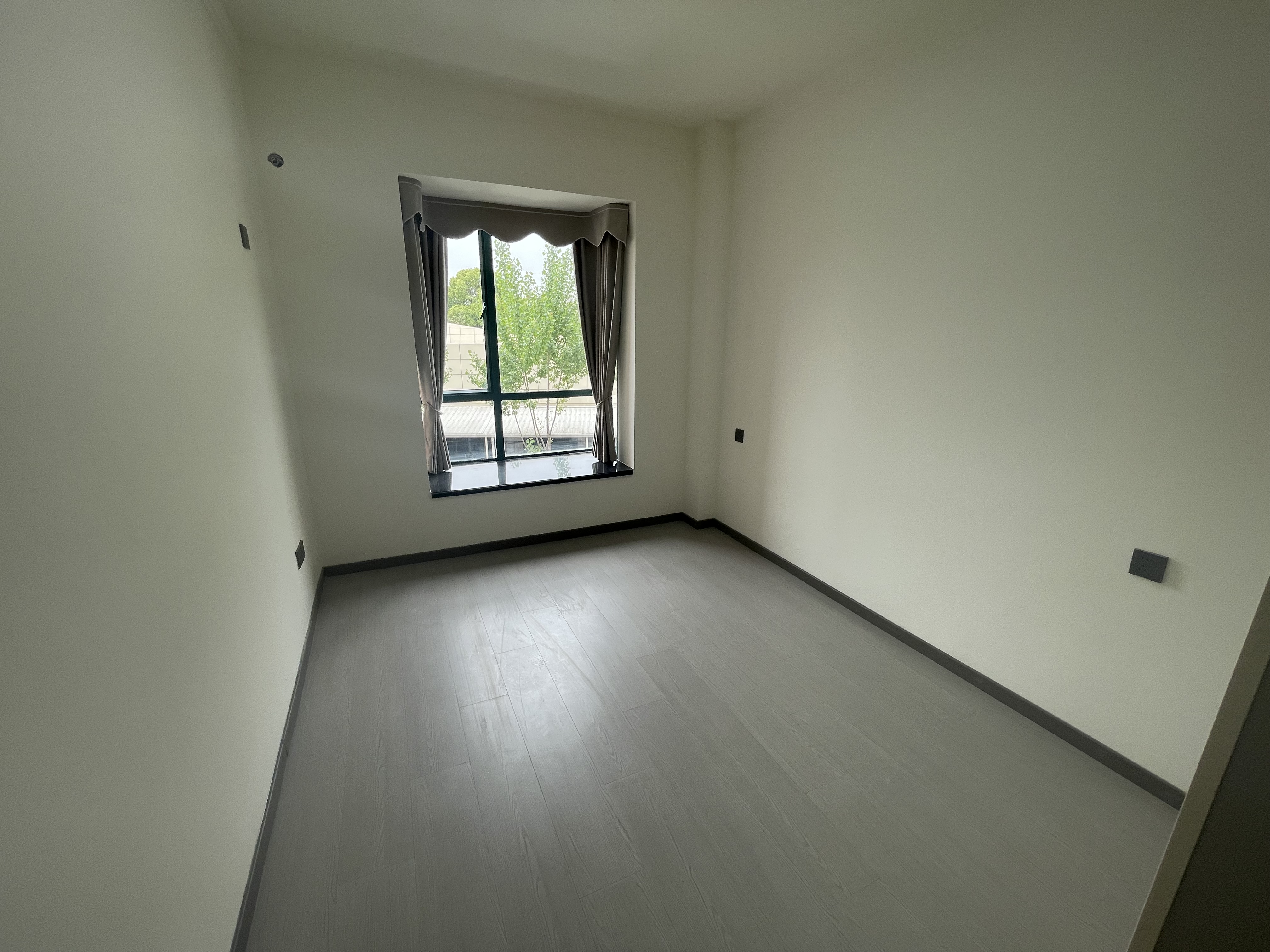 明珠豪庭花园小区电梯小洋房装修新沃尔玛对面看房钥匙