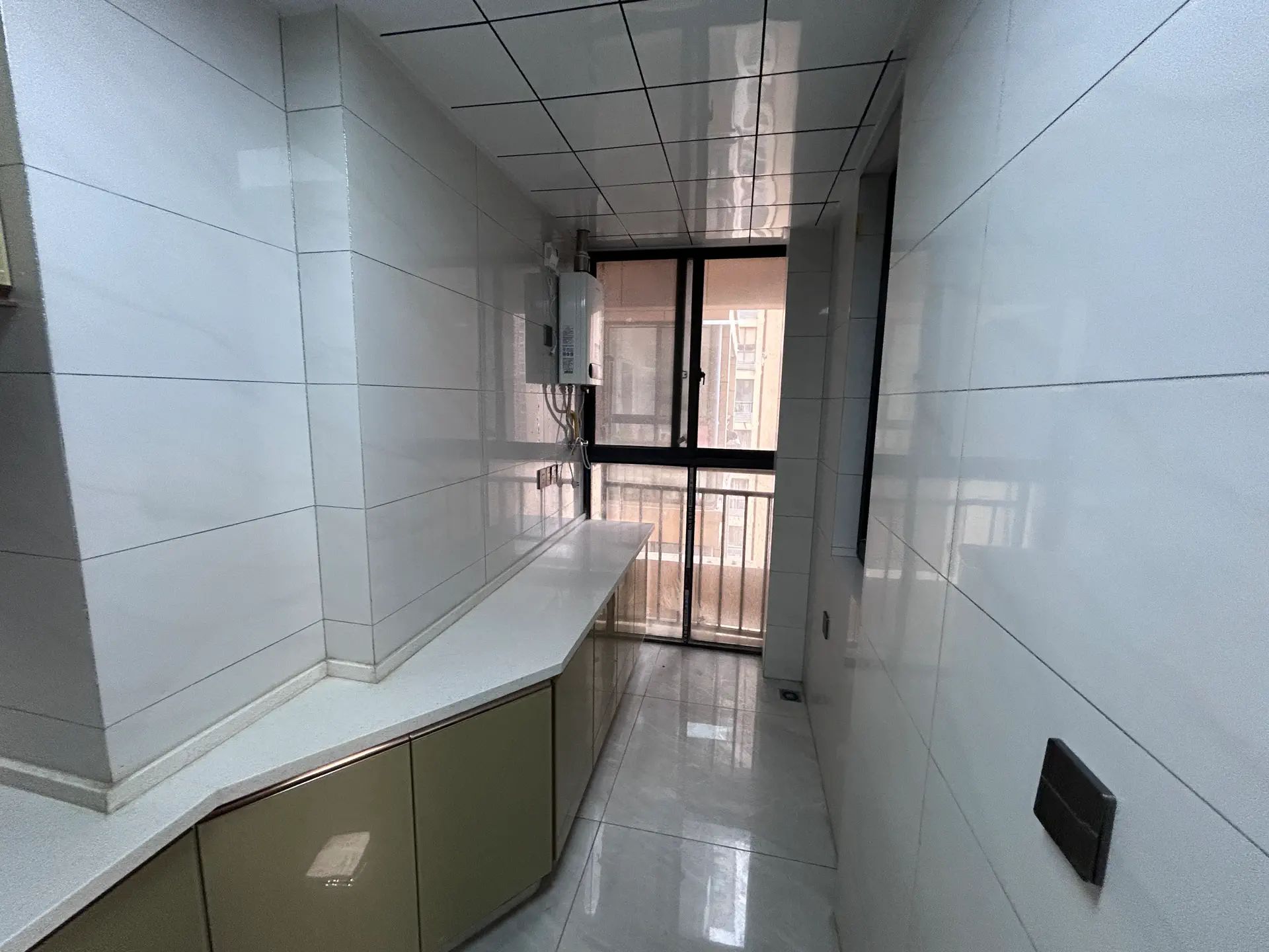 城南，森林国际城，湖景精装三房，中间楼层，一口价47.5万，证满二