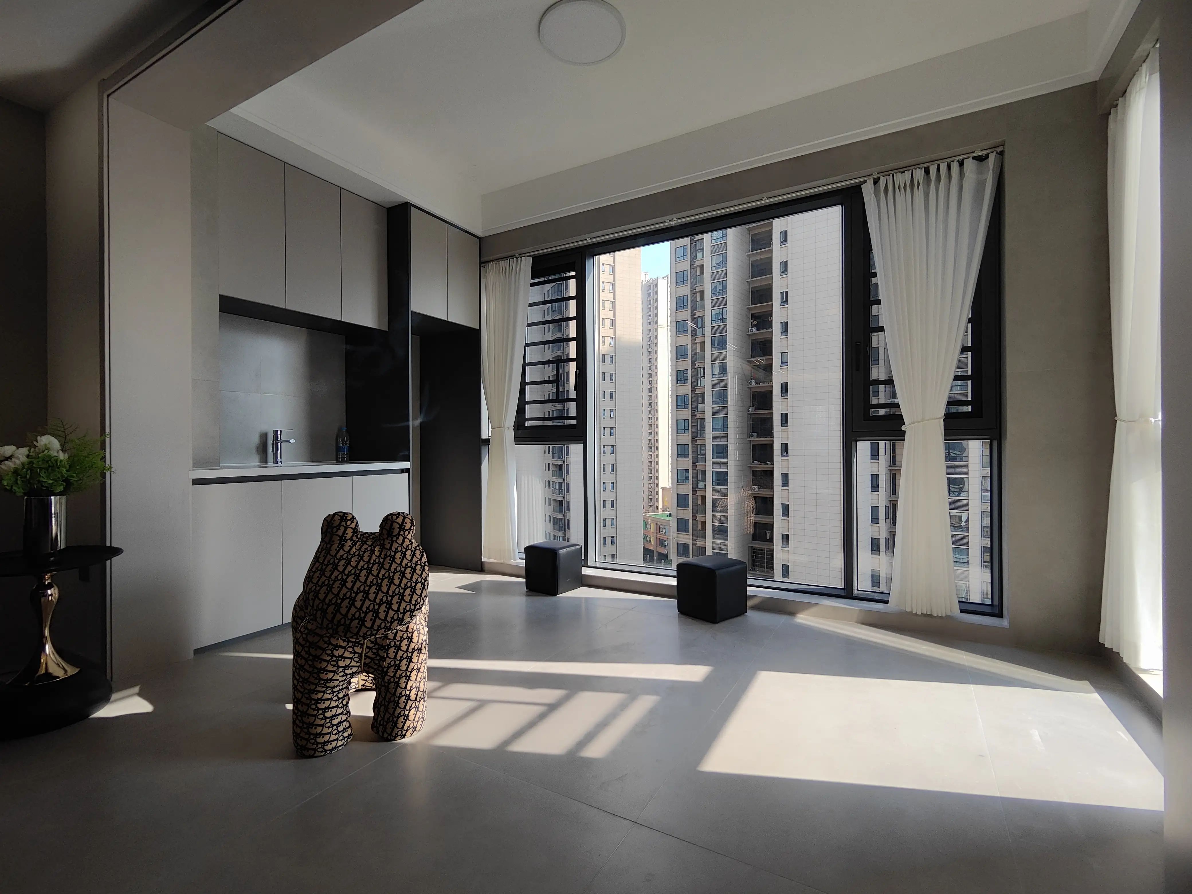 捡漏，城南次新小区，御湖世家，大边户，中间楼层，精装三房，送车位