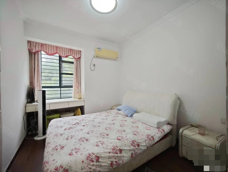 急售，新城壹号，单价4800，电梯小高层，带露台，看中可谈