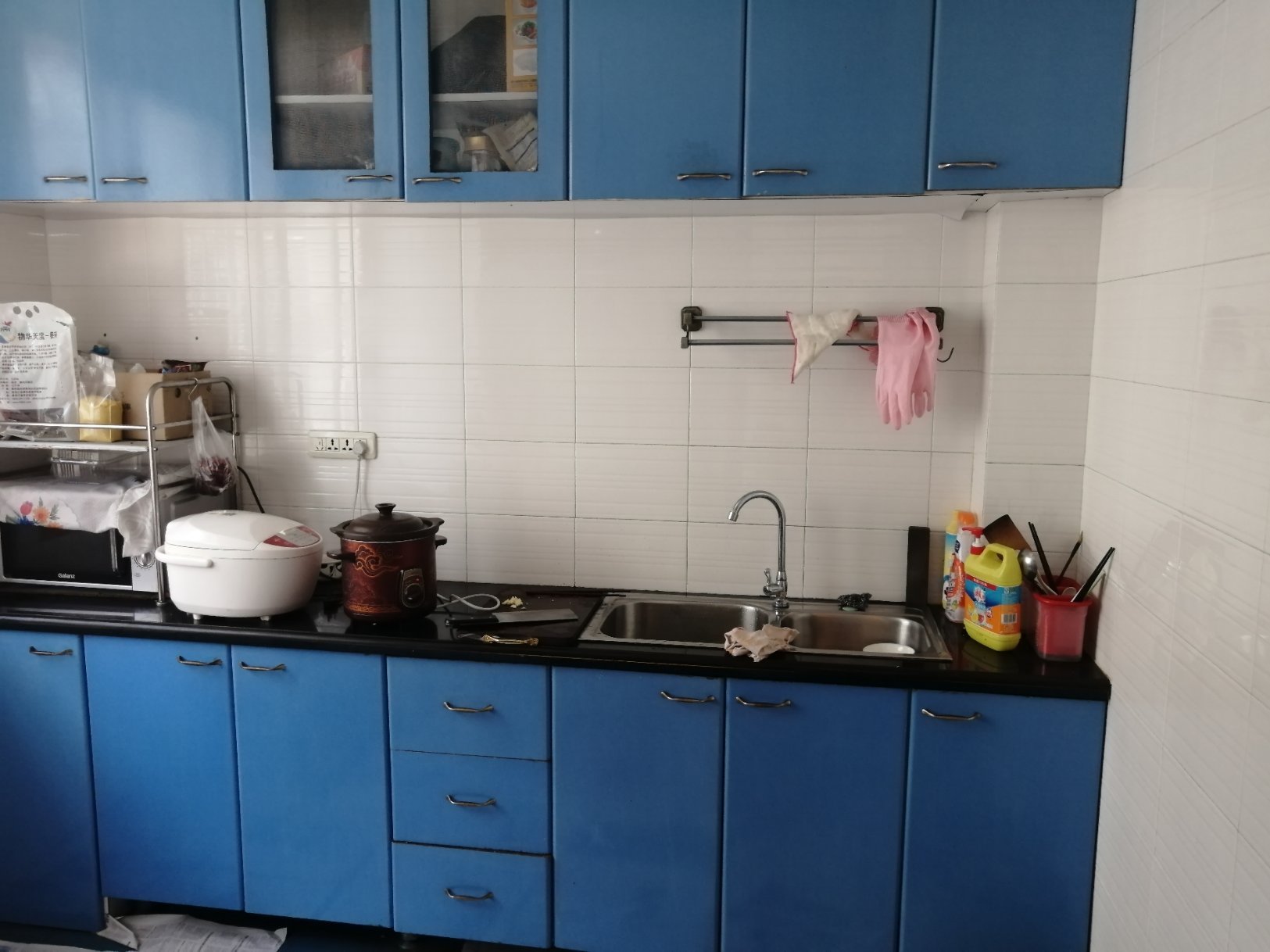 实验 正对面装修三房，步梯好楼层，带地下室