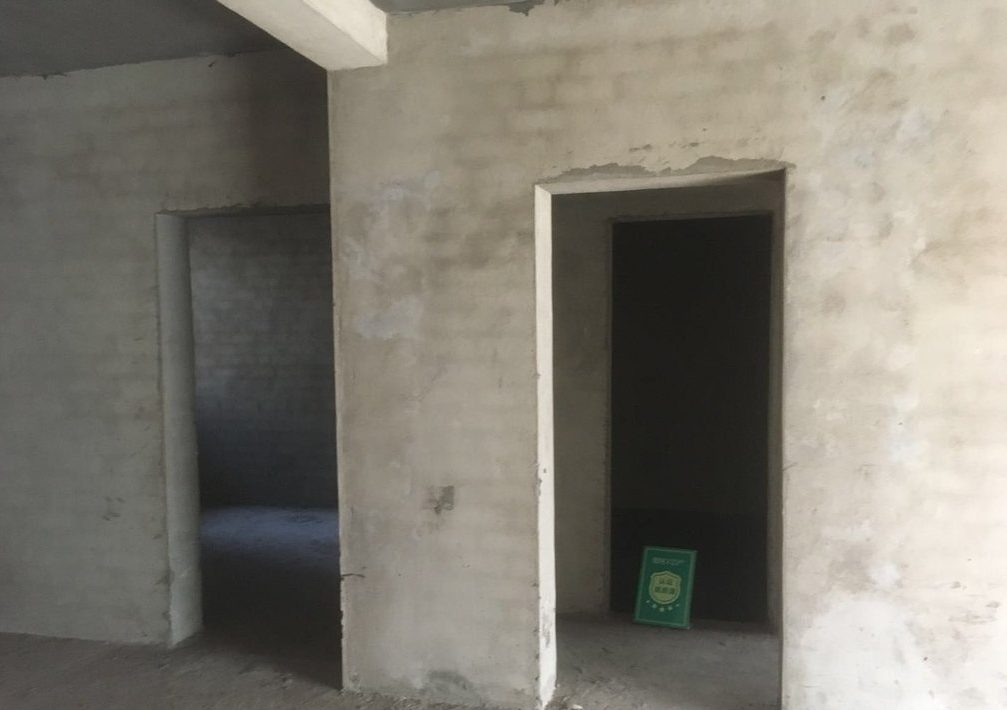 东城花园毛坯三房中间楼层户型方正房东诚意出售