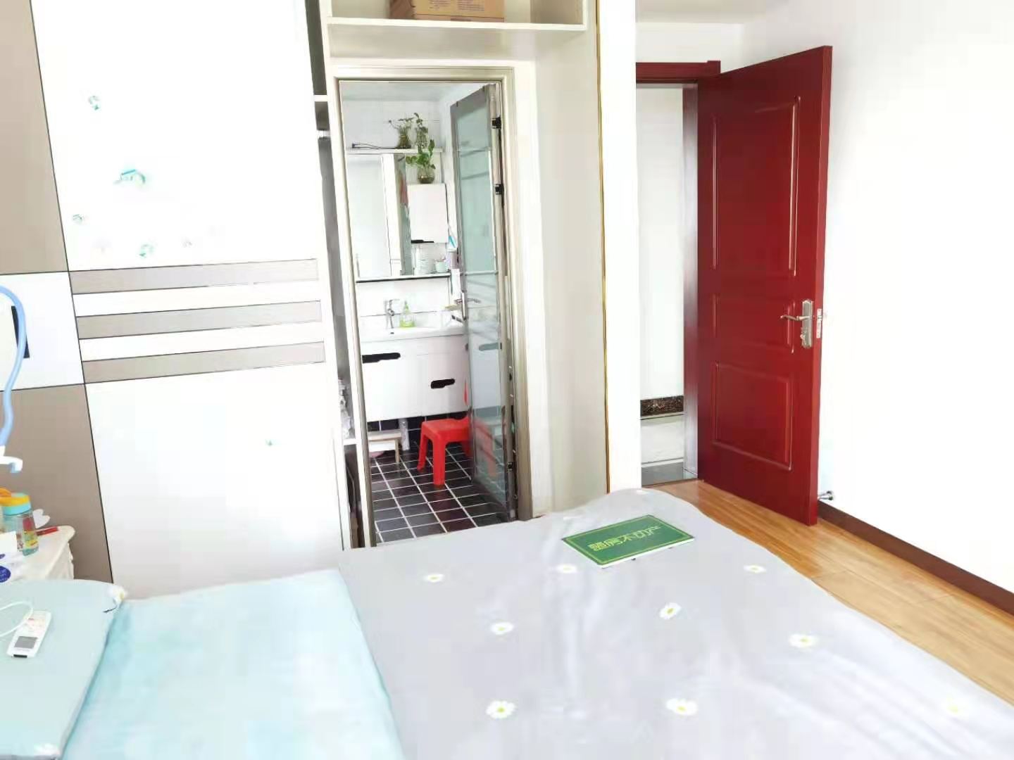 漫城林语一中对面证满5精装大三房读书方便！