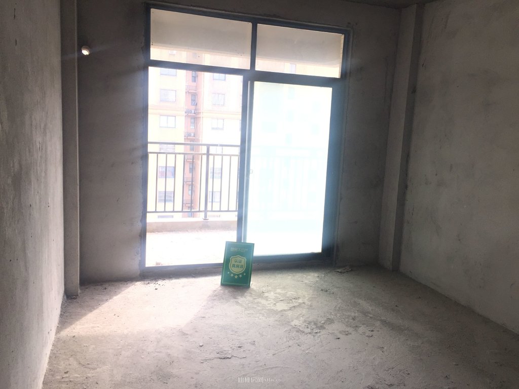 一品苑  毛坯大三房 南北通透 楼层好 房东诚意出售