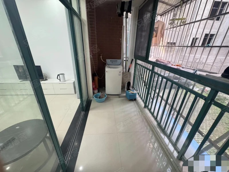 业主急卖，武商附近，步梯二楼，精装大两房成色新户型方正诚心出售拎包入住