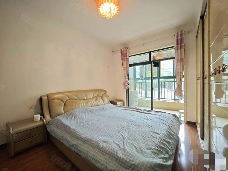 急售，新城壹号，单价4800，电梯小高层，带露台，看中可谈