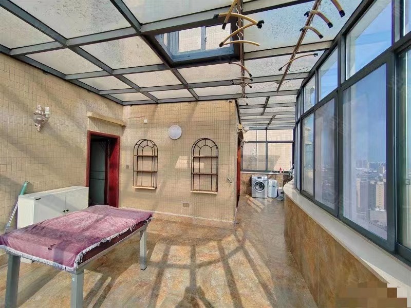 降价了，新八中，公园世家，电梯精装三房，送15平阳光房，全屋暖气片，捡漏9.5成新