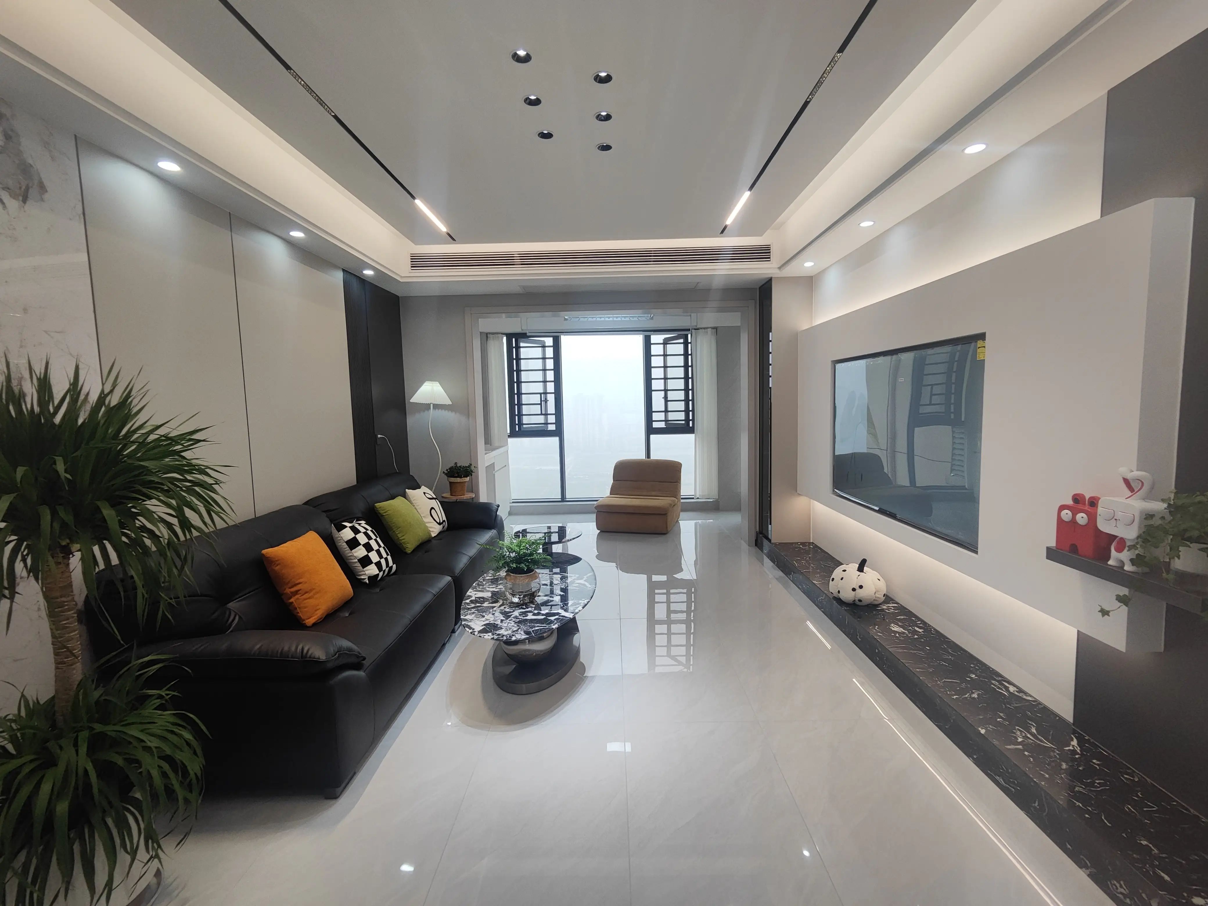 城南，南国明珠，精装大四房，送车位，好楼层，超大客餐厅，双阳台，证满二