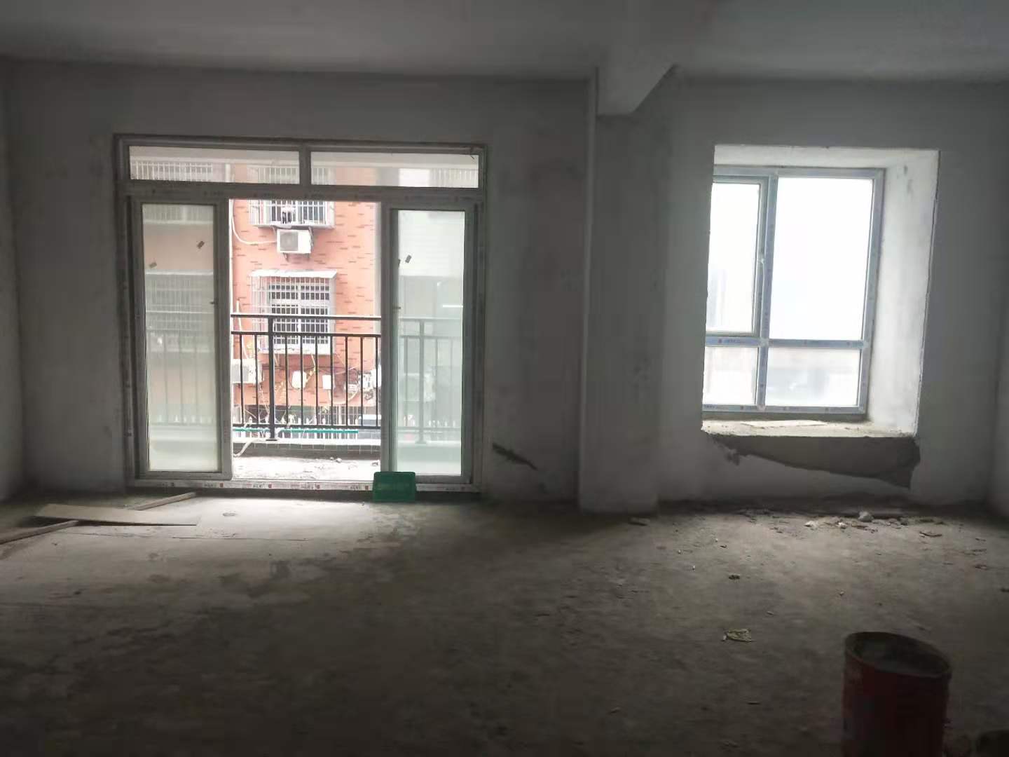 翰墨苑毛坯大三房一中对面单价低位置好房东诚意出售